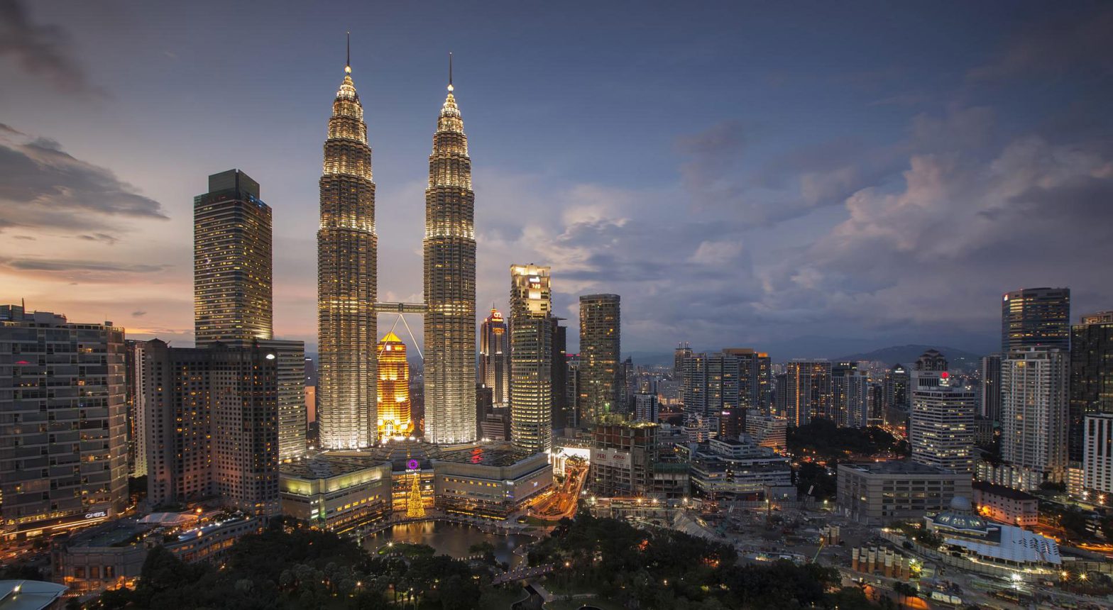 発展する都市の力強さと賑わい